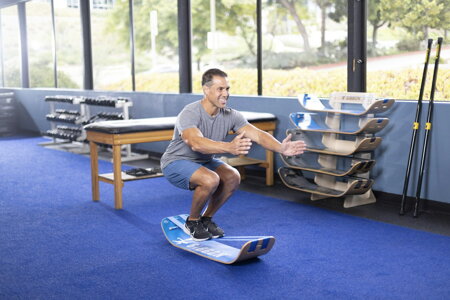 Sportovec na giboardu Giboard balanční pomůcka pro sportovce